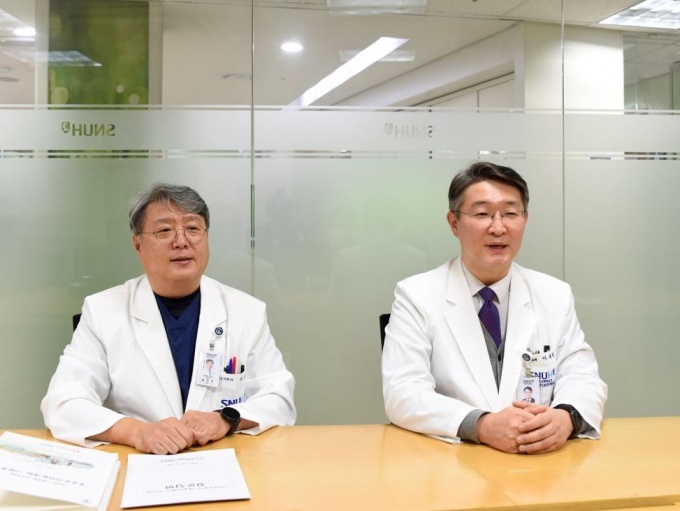 송경준 교수(공공의료본부 부본부장)와 이재협 진료부원장(공공의료본부장) 